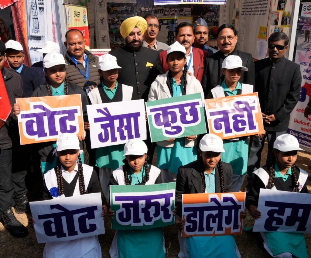 राज्यपाल ने कहा कि हमारे जीवन का सबसे बड़ा दान मतदान है, लोकतंत्र की सफलता तभी होगी जब हम सभी मतदान करेंगे 
