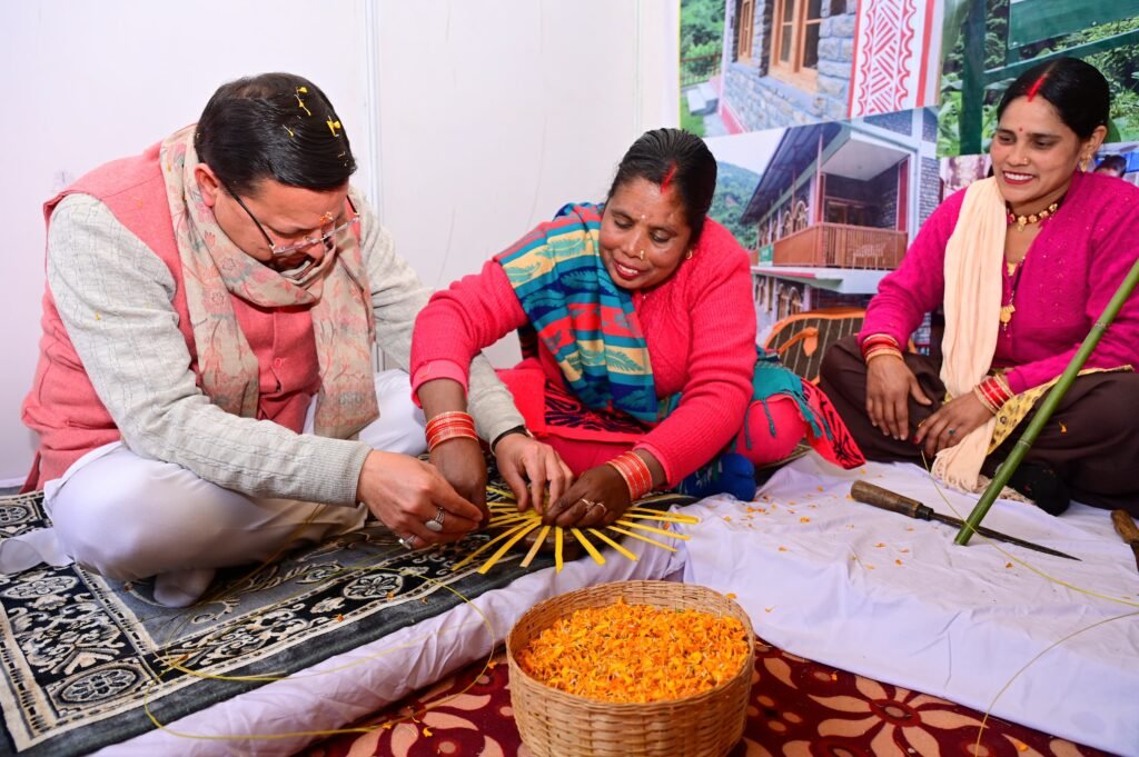 मुख्यमंत्री धामी ने की बचपन की बातें साझा …आटा गूँथने से लेकर जंगल में घास काटने तक हमेशा हाथ बटाया.
