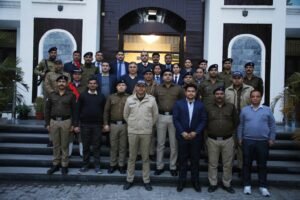 उत्तराखण्ड पुलिस महानिदेशक अभिनव कुमार ने पुलिसकर्मियों को भविष्य में हरसम्भव सहायता उपलब्ध करवाने का भी आश्वासन दिया।
