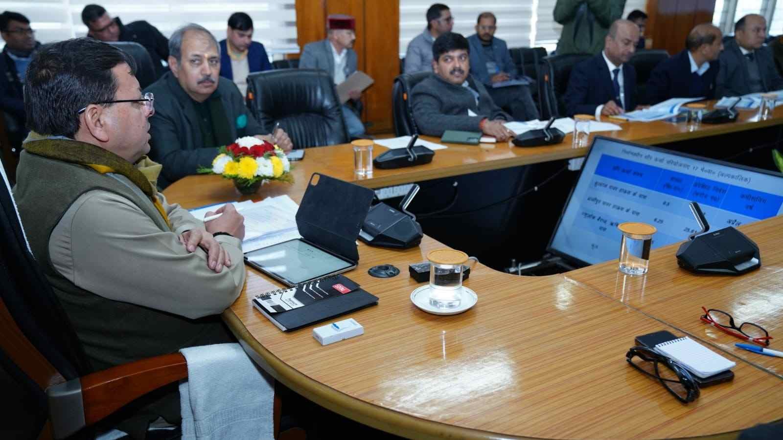 सीएम धामी ने की ऊर्जा विभाग की समीक्षा, राज्य में ऊर्जा एवं वैकल्पिक ऊर्जा को लेकर अधिकारियों को दिए अहम निर्देश