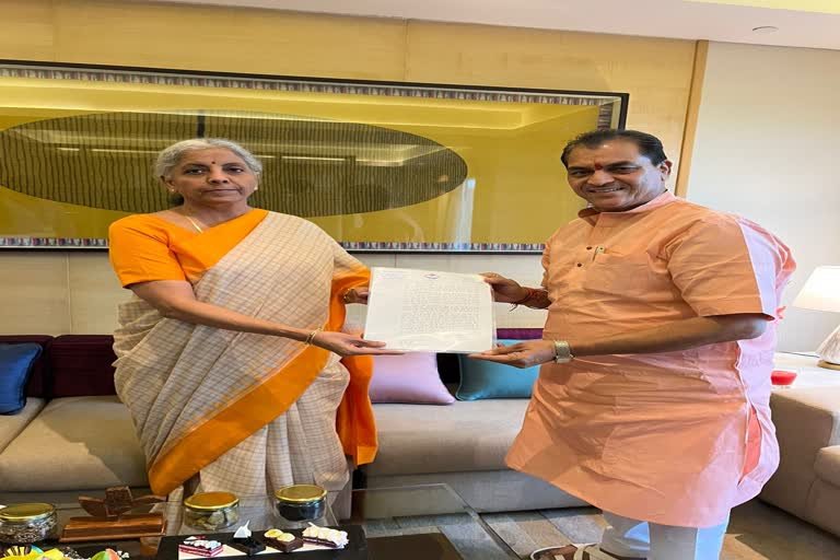 डॉ अग्रवाल ने कहा कि केंद्रीय कर में राज्य का अंश बढ़ गया है। इससे गत वर्ष के मूल बजट की तुलना में 2217 करोड़ इस मद में अधिक प्राप्त होने की संभावना है 