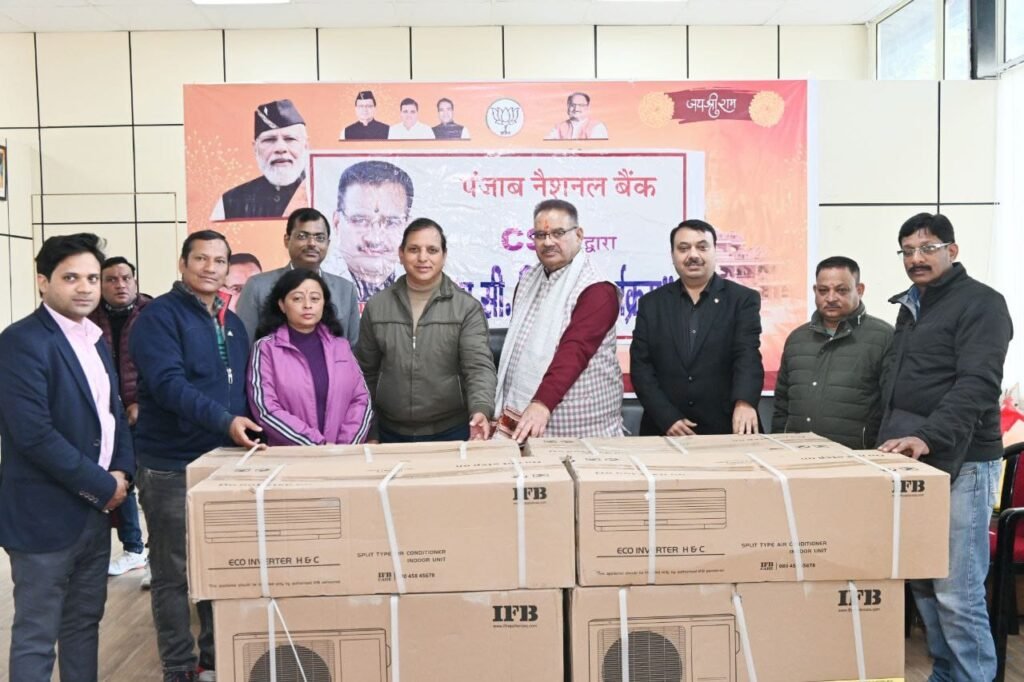 उत्तरांचल प्रेस क्लब, देहरादून के लिए 4 एसी भेंट करते कैबिनेट मंत्री गणेश जोशी   