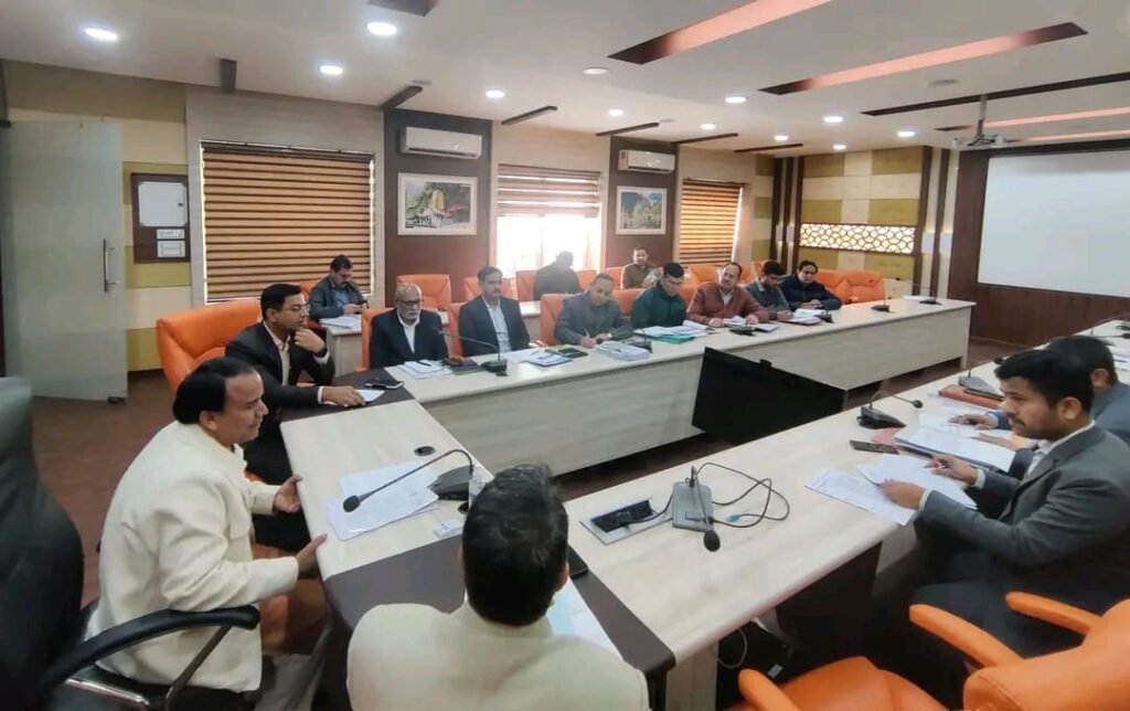 कैबिनेट मंत्री डा. रावत ने ली महत्वपूर्ण समीक्षा बैठक, अधिकारियों को दिये निर्देश   