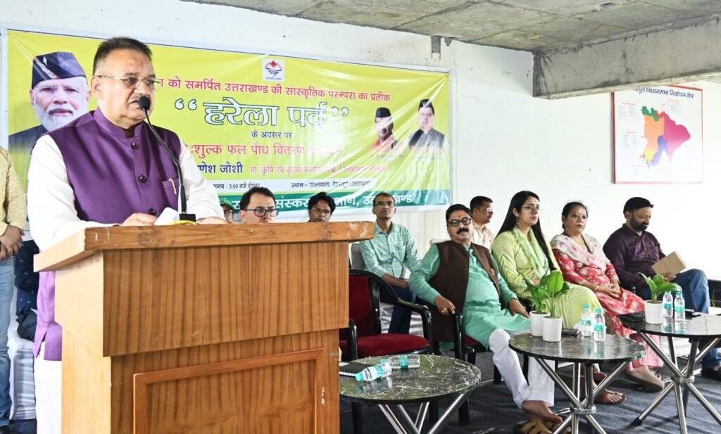 मंत्री ने कहा कि हम सबको अधिक से अधिक संख्या में और पूरी निष्ठा से इस पर्व को मनाना चाहिए   