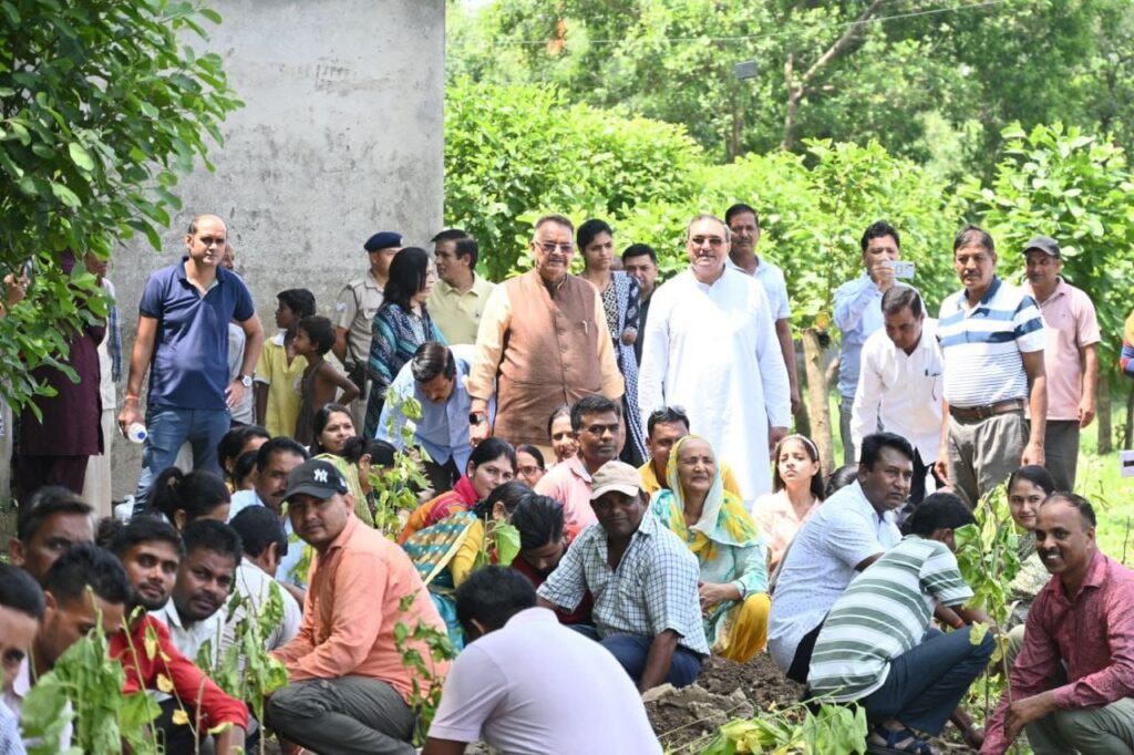लोकपर्व हरेला के अवसर पर देहरादून में विभिन्न स्थानों पर वृक्षारोपण कर कृषि मंत्री गणेश जोशी ने दिया ये संदेश