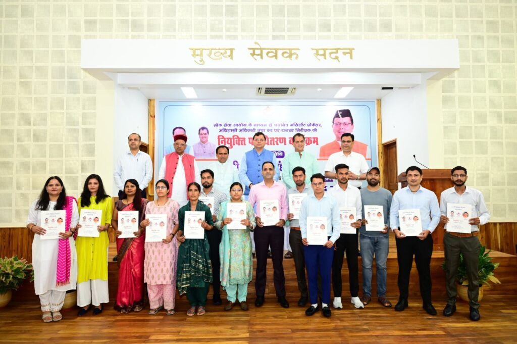 अभ्यर्थी जन सहभागिता को प्राथमिक देकर कार्य करें, ताकि योजनाओं का सीधा लाभ आम जन को मिले:धामी   