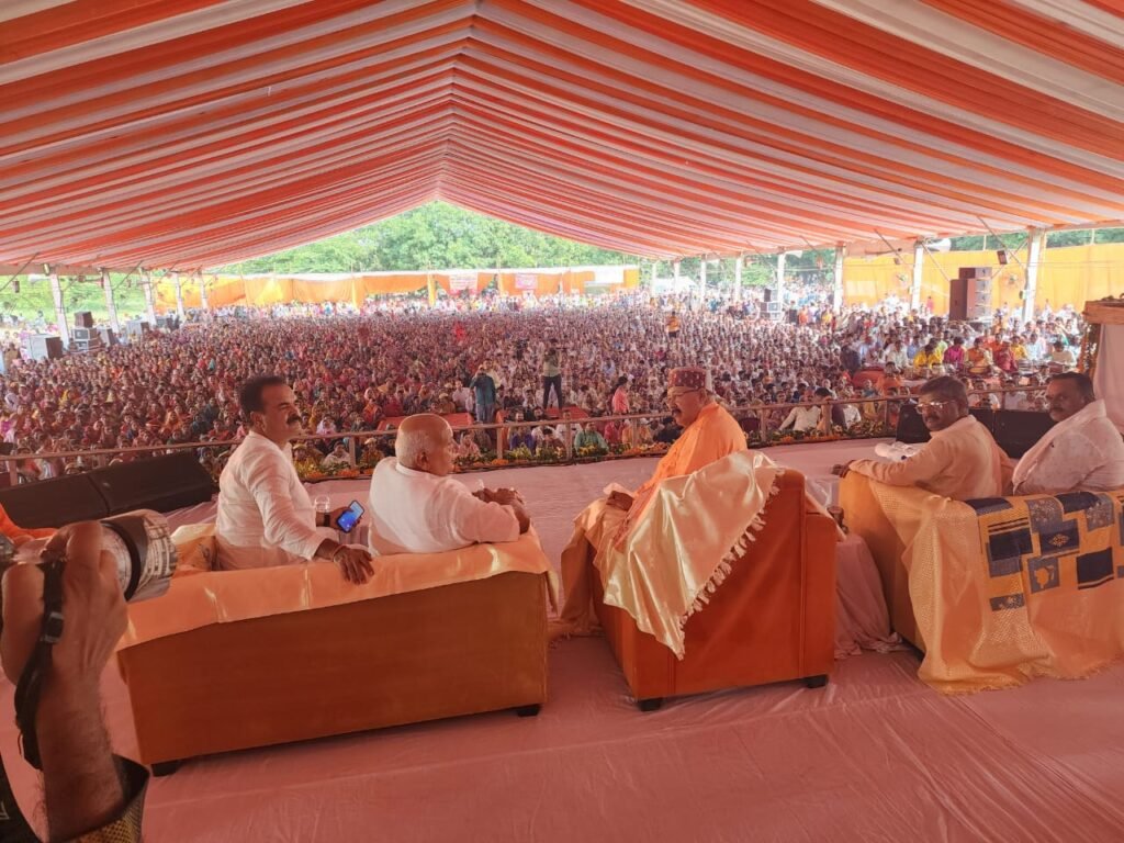 सनातन धर्म पर चोट करने वालों को जरूरी है जवाब देना: महाराज