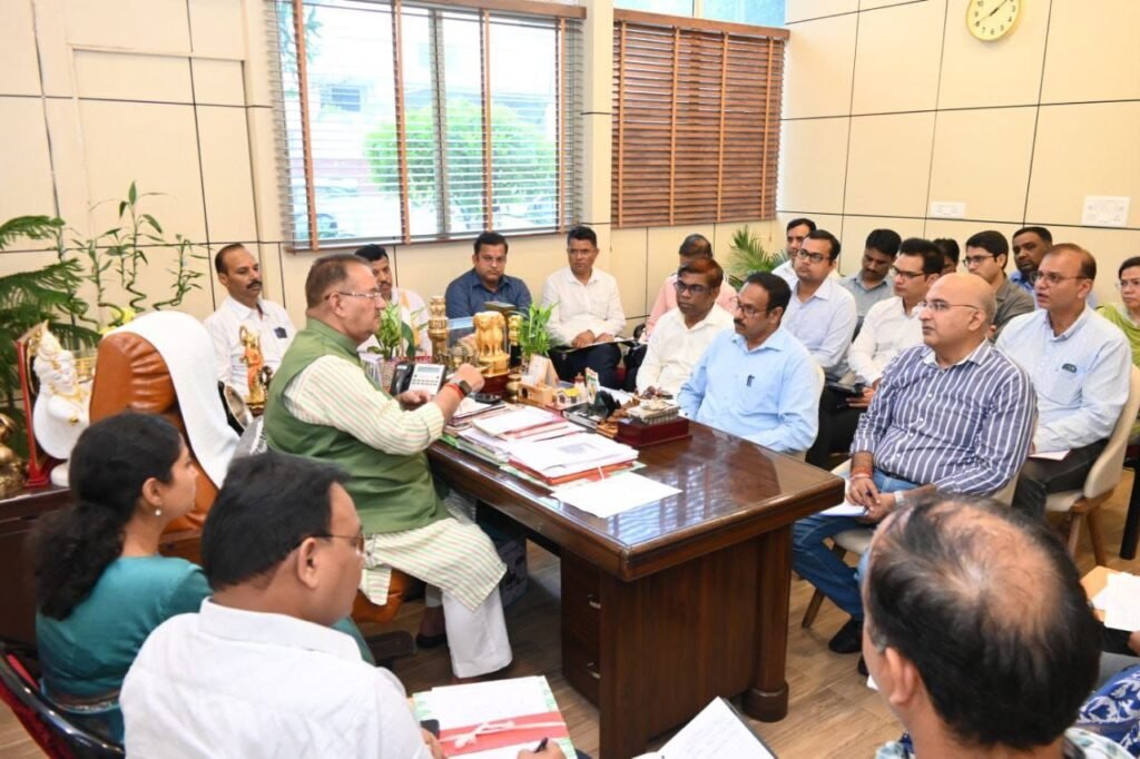  मंत्री गणेश जोशी ने एमडीडीए के अधिकारियों को लंबित कार्यों को शीघ्रता से पूर्ण करने के दिए निर्देश  