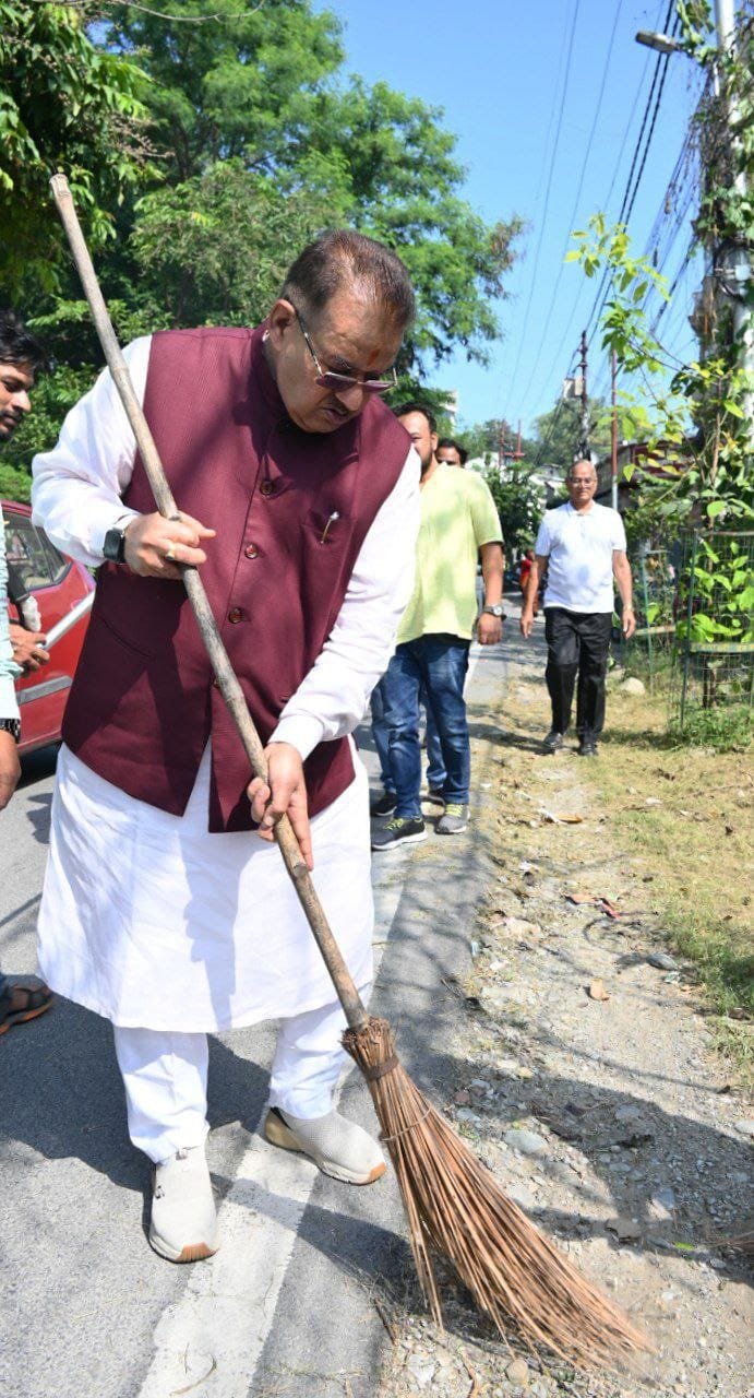मंत्री गणेश जोशी ने कहा प्रधानमंत्री मोदी समाज के हर वर्ग की चिंता की है। उन्होंने कहा पहले पर्यावरण मित्रों को सफाई कर्मी कहा जाता था।