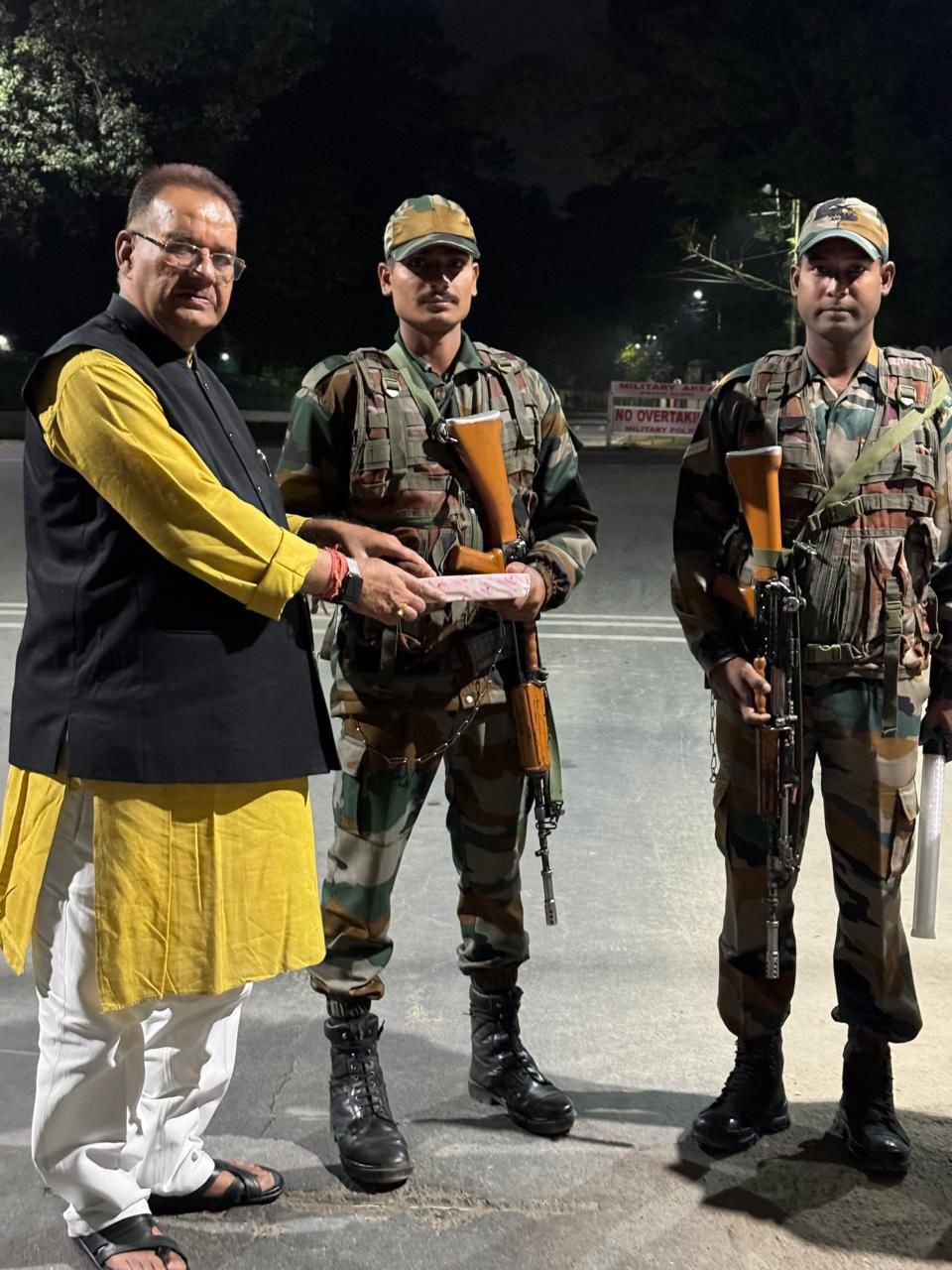 जवान अपने परिवार से दूर रहकर जिस बहादुरी और साहस के साथ अपने कर्तव्यों का पालन करते हैं, वह काबिले तारीफ है:जोशी 