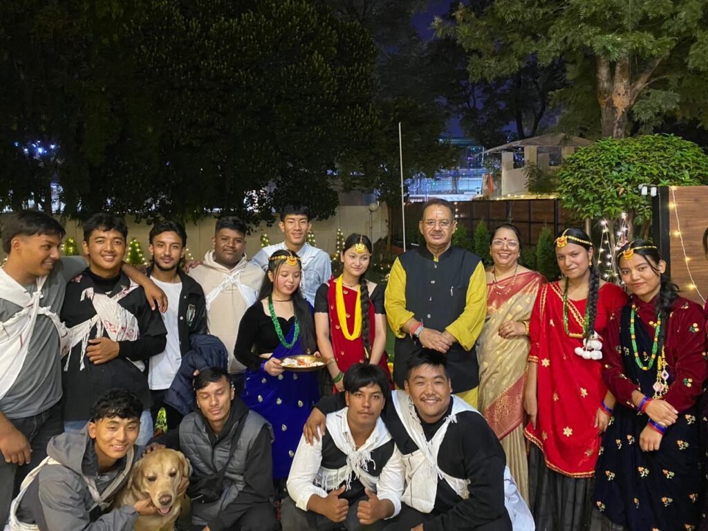 दीपावली के अवसर पर कैबिनेट मंत्री गणेश जोशी के देहरादून स्थित शासकीय आवास पर गोर्खाली समाज के रंगकर्मी बच्चों ने भाईलों उत्सव का आयोजन किया