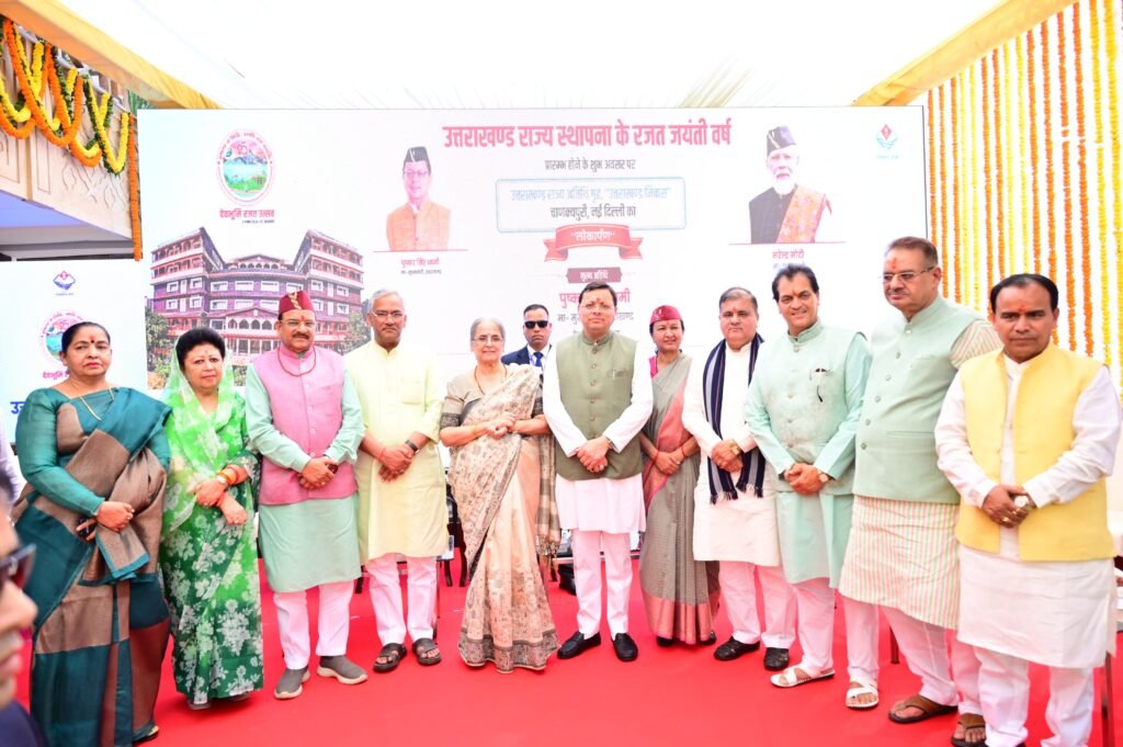 उत्तराखण्ड की पहचान टोपी, पिछोड़ा, शॉल, जैकेट एवं राज्य के प्रसिद्ध उत्पादों की बिक्री की भी व्यवस्था हो : धामी
