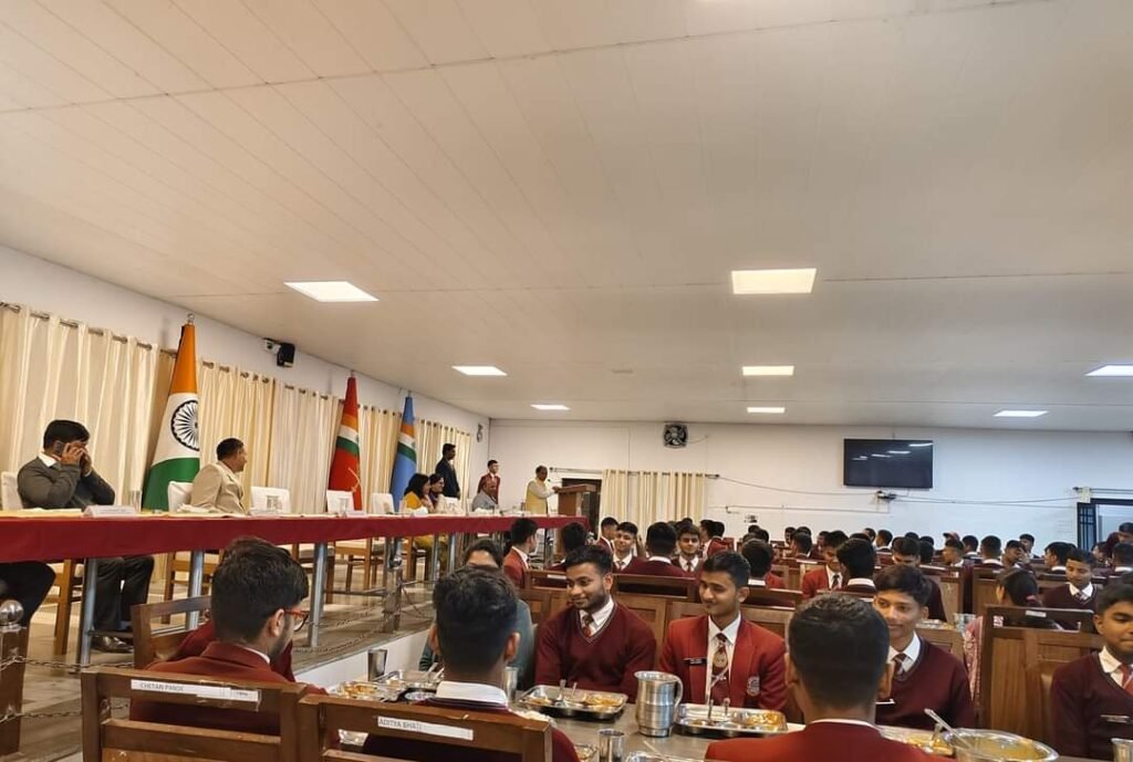 शिक्षा मंत्री डा. रावत ने किया सैनिक स्कूल घोड़ाखाल का भ्रमण