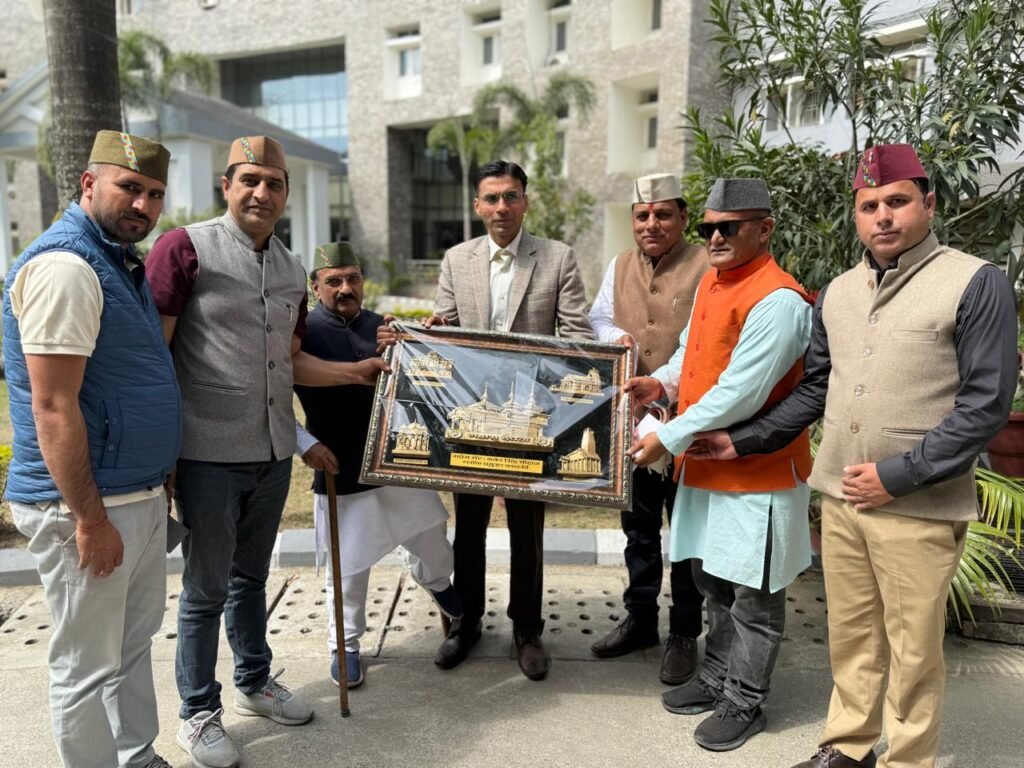 जिलाधिकारी सविन बंसल ने कालसी ब्लाक की तीन प्रमुख मांगों को पूरा किया है, जिसके लिए ब्लाक प्रमुख मठोर सिंह चौहान के नेतृत्व में कालसी ब्लाक टीम ने उनका आभार जताया है। 