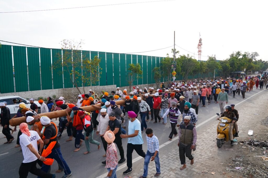 हज़ारों दूनवासी सुबह से ही इस अद्भुत बेला का साक्षी बनने के लिए पलके पावड़े बिछाए इंतजार करते रहे।