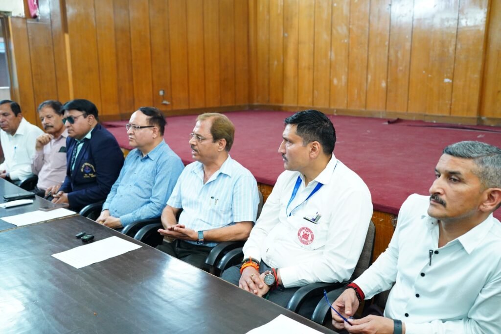 श्री दरबार साहिब प्रबन्धन ने जिलाधिकारी देहरादून, वरिष्ठ पुलिस अधीक्षक, देहरादून व सिटी मैजिस्ट्रेट देहरादून को पत्र लिखकर अवगत करवाया है कि इन असामाजिक तत्वों के द्वारा श्री दरबार साहिब की गरिमा के साथ लगातार खिलवाड़ किया जा रहा है।