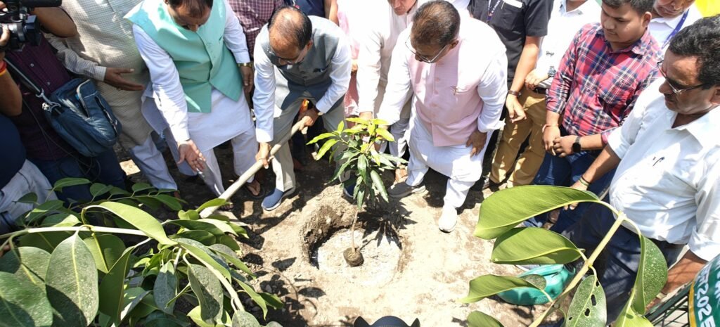 उत्तराखंड की भूमि को खेती-किसानी की नई ऊंचाइयों तक पहुंचाने की दिशा में एक और महत्वपूर्ण कदम बढ़ाया गया। केंद्रीय कृषि मंत्री  शिवराज सिंह चौहान ने  पाववाला सौड़ा गांव में आयोजित किसान चौपाल में भाग लिया।