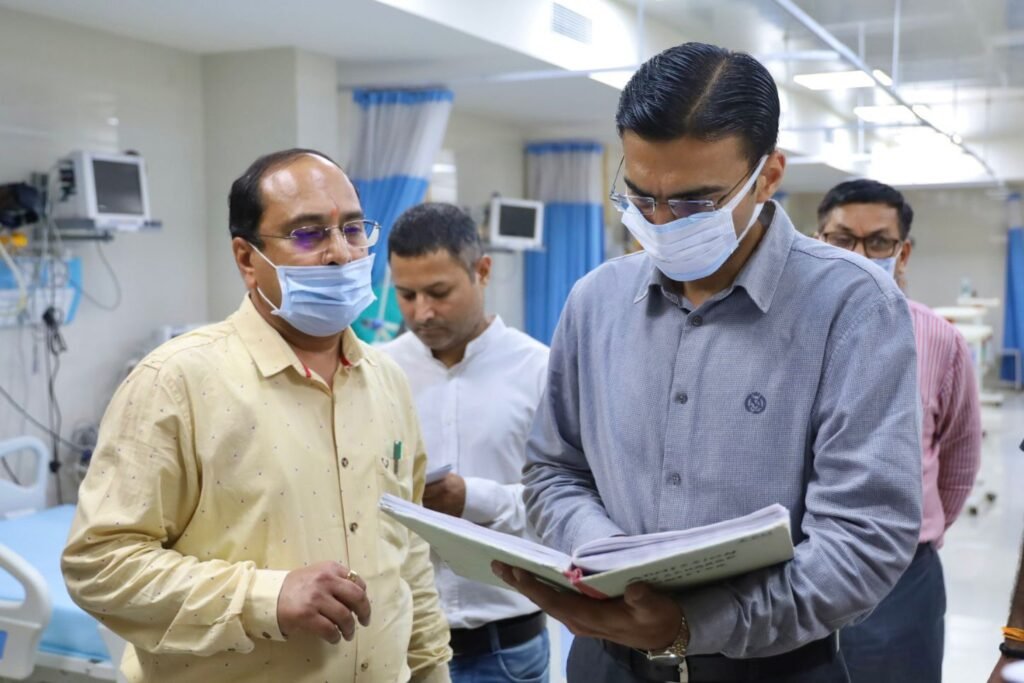 डीएम ने अपनी फर्स्ट विजिट; में संचालित कराया था चिकित्सालय का आईसीयू, माह में लगभग 50 मरीज ले रहे लाभ