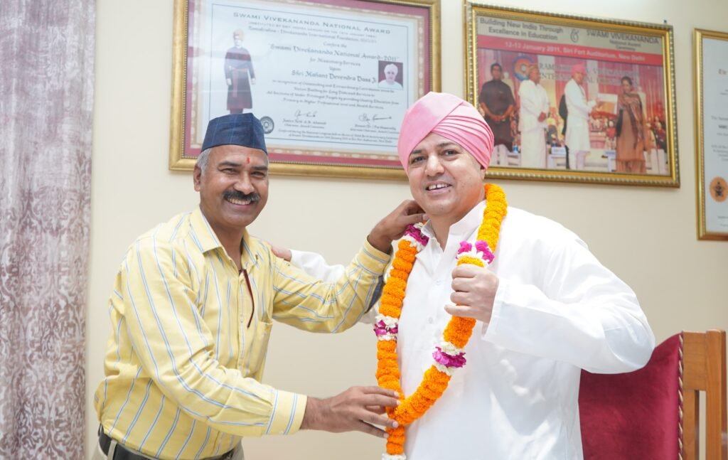 उत्तराखण्ड राज्य आंदोलनकारी सम्मान परिषद के उपाध्यक्ष ने श्री दरबार साहिब में टेका मत्था