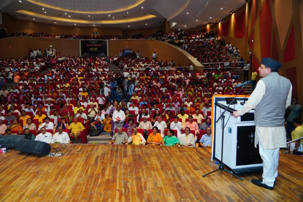 सम्मान ही नहीं, समस्याओं के समाधान में भी सरकार पूरी तरह प्रतिबद्ध,  सीएम ने कहा- हर लोकतंत्र सेनानी का हित है हमारी प्राथमिकता,  विकल्प रहित संकल्प से करेंगे राज्य को अग्रणी।