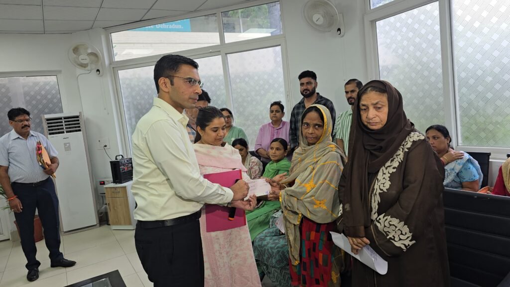 विधिक सलाह व अपील हेतु आर्थिक सहायता की पहल  नितिन हेमदान की विधिक सेवा प्राधिकरण से असंतोषजनक निर्णय व दयनीय स्थिति पर डीएम ने सचिव को कानूनी सलाह और आर्थिक मदद की व्यवस्था करने को कहा।