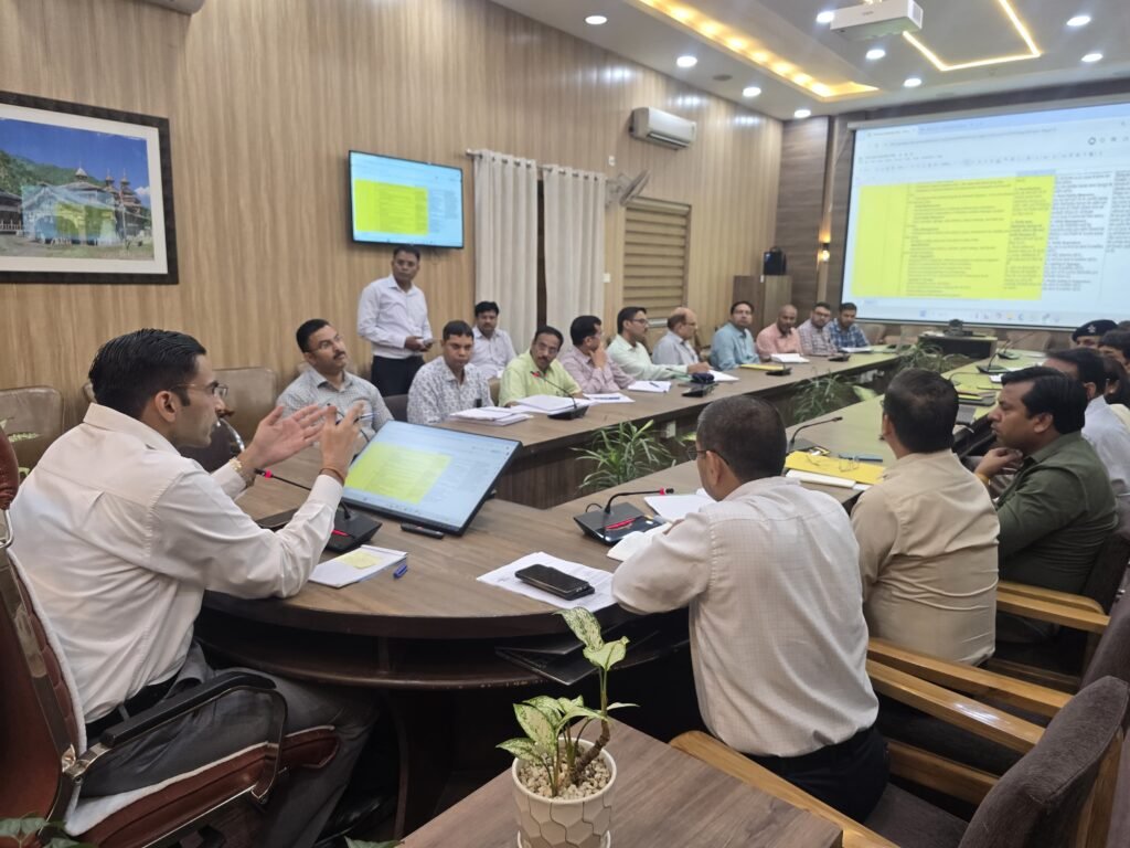 शहर को करना है यातायात के लिए सुगम; व्यवस्थित चौक, चौराहे, जंक्शन, पार्क :डीएम 