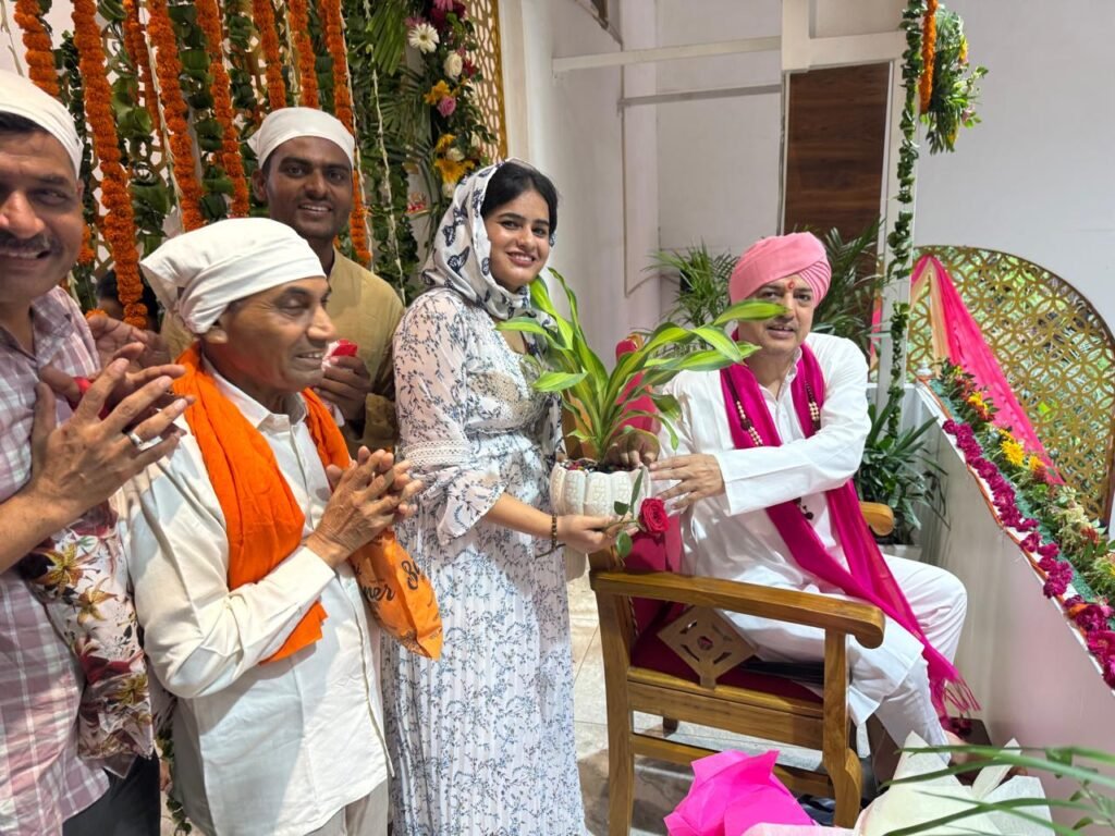 दरबार श्री गुरु राम राय जी महाराज में गुरु पूर्णिमा का पर्व अत्यंत श्रद्धाभाव एवं भक्तिपूर्वक मनाया गया। देश-विदेश से पहुंचीं संगतों एवम् श्रद्धालुओं ने श्री गुरु राम राय जी महाराज के चरणों में आस्था निवेदित की और गुरु महिमा का भावपूर्ण स्मरण किया।