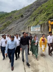 सीएचसी के लिए डाकरा में चयनित भूमि का डीएम ने किया स्थलीय निरीक्षण, जियोलॉजिकल सर्वे व मृदा परीक्षण के निर्देश