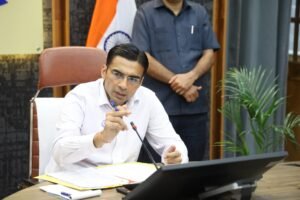 तहसील कर्मियों को डीएम का सख्त संदेश: आदेशों की अनदेखी अब पड़ेगी भारी, तैयार रहो अगली कार्रवाई के लिए
