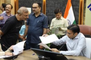 गंभीर बीमार पिता को नहीं मिल पा रही समय पर एम्बुलेंस सुविधा; डीएम ने उप नगर आयुक्त व सीओ सदर को गेट बाधा हटाने हेतु तत्काल संयुक्त कार्यवाही के दिए निर्देश