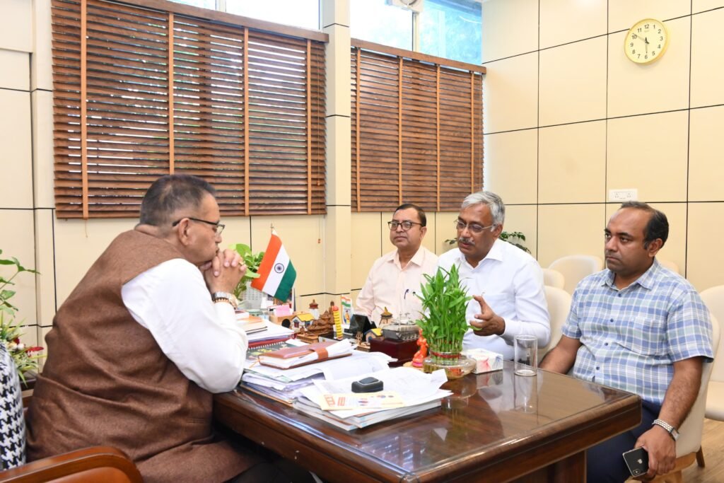 कृषि आधारित उद्योगों पर मण्डी शुल्क में छूट को लेकर कृषि मंत्री गणेश जोशी से मिला चैंबर ऑफ कॉमर्स का प्रतिनिधिमंडल