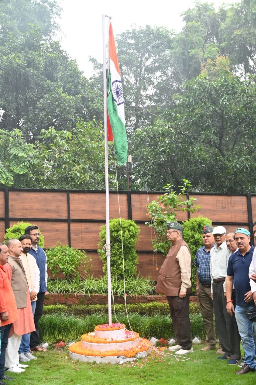 ध्वजारोहण कार्यक्रम में कृषि मंत्री गणेश जोशी ने कहा – भारत की आज़ादी शहीदों की अमर गाथाओं और अनगिनत बलिदानों का परिणाम