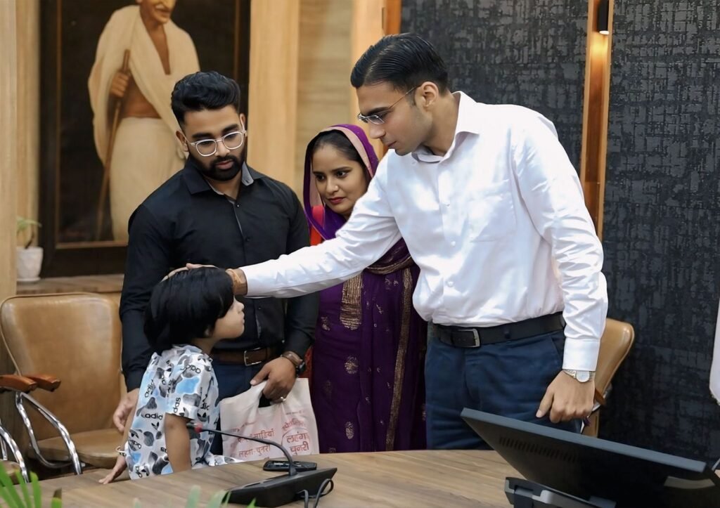निजी लालच और फ्लैट की भूख में पिता ने किया बेटा-बहु को बेघर करने का षड्यंत्र, जिला प्रशासन की सख्ती ने किया नाकाम