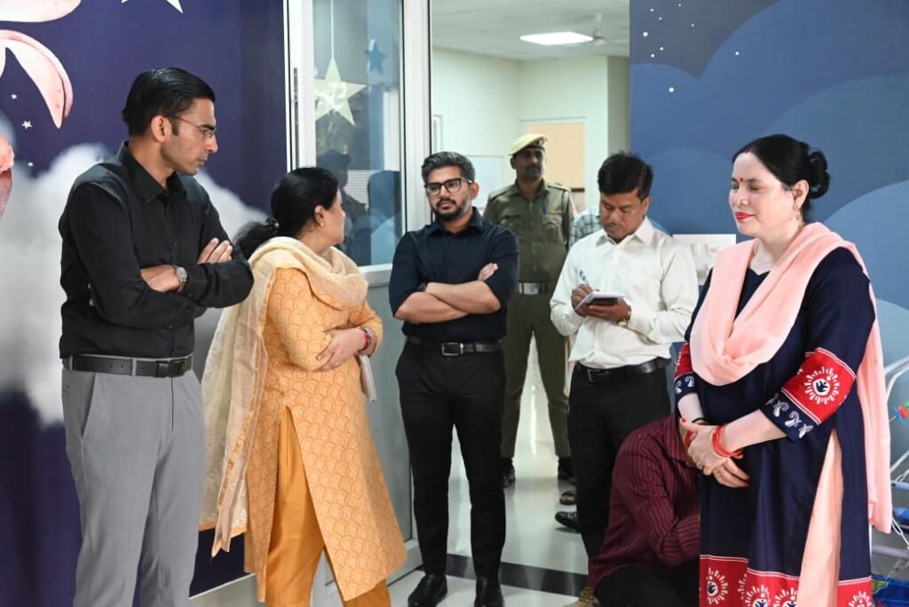 निरीक्षण के दौरान डीएम सविन बंसल ने कहा- कामकाजी महिलाओं को बच्चों की देखभाल में मिलेगी बड़ी राहत, प्रशासन की है पूरी जिम्मेदारी