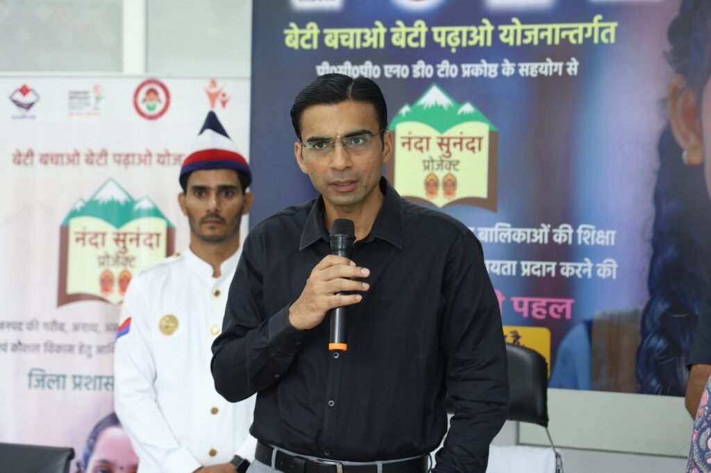 जिलाधिकारी सविन बंसल की पारदर्शी व्यवस्था से झुग्गी बस्ती मरम्मत से लेकर विधवा की बिजली बिल जमा करने और अनाथ के बैंक ऋण चुकाने तक राइफल फंड से हुई सार्थक मदद