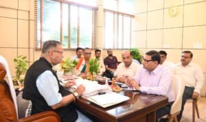 कैबिनेट मंत्री गणेश जोशी ने मसूरी विधानसभा क्षेत्र के लिए चल रही सभी योजनाओं की प्रगति रिपोर्ट ली और अधिकारियों से जवाब मांगा