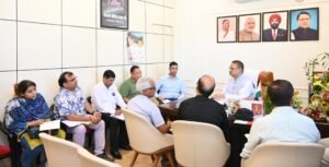 क्यारा–धनोल्टी मोटर मार्ग को मुख्यमंत्री घोषणा के अंतर्गत प्राथमिकता पर लेकर क्षेत्रीय जनता को यातायात की सुविधा देने का भरोसा दिला रहे हैं कैबिनेट मंत्री गणेश जोशी”