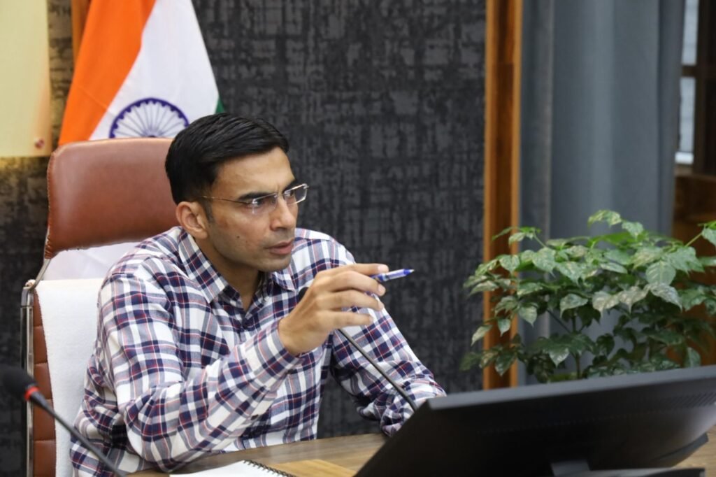 प्रधानमंत्री कार्यक्रम की तैयारियों पर जिलाधिकारी सविन बंसल ने की मंथन बैठक