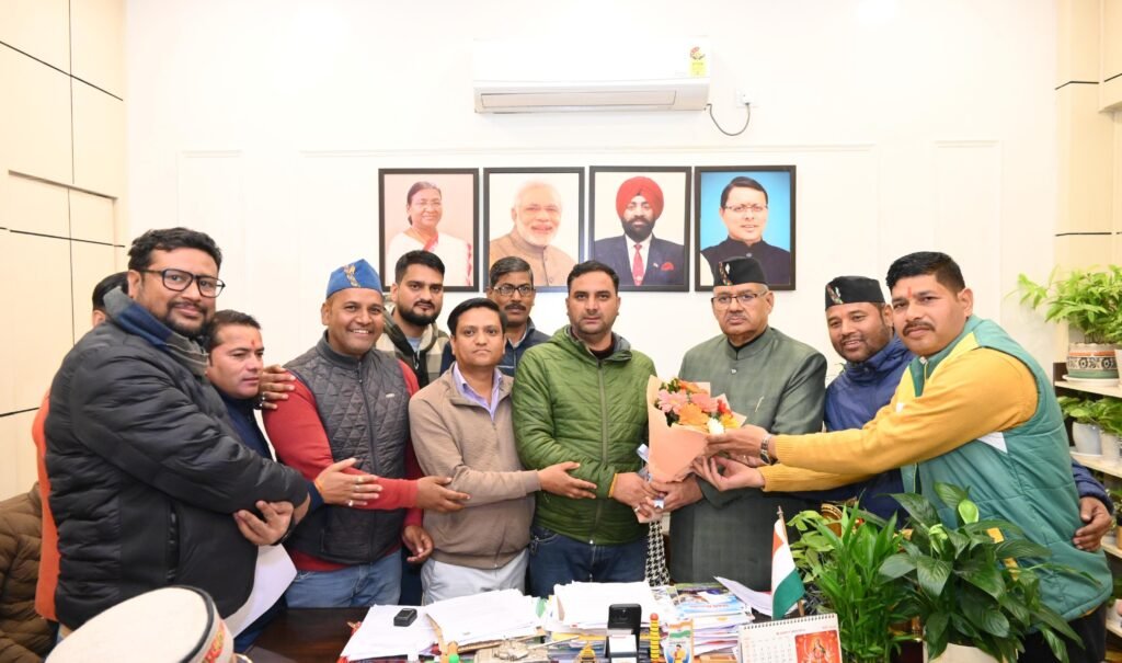 सैनिक कल्याण मंत्री गणेश जोशी ने मुख्यमंत्री पुष्कर सिंह धामी का आभार जताते हुए कहा कि राज्य सरकार कर्मचारी हितों को सर्वोच्च प्राथमिकता देती है