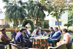 कैनाल रोड–टपकेश्वर मार्ग व डाकरा बाजार सड़क चौड़ीकरण पर गणेश जोशी ने अधिकारियों संग समीक्षा बैठक कर दिए महत्वपूर्ण निर्देश