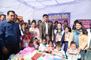 डीएम के निर्देश पर समाज कल्याण विभाग द्वारा 46 लाभार्थियों को 132 सहायक उपकरण तथा पशुपालन विभाग द्वारा 30 लाभार्थियों को पशु औषधि वितरित की गई