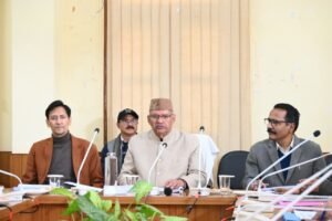 जनप्रतिनिधियों के साथ निरंतर संवाद बनाए रखने को महत्वपूर्ण बताते मंत्री गणेश जोशी