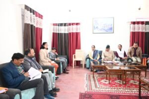 मंत्री गणेश जोशी ने यह भी कहा कि योजनाओं के अपर्याप्त प्रचार-प्रसार के कारण कई पात्र लोग लाभ से वंचित रह जाते हैं