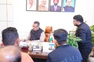 जनता से जुड़े मुद्दों को सरकार की सर्वोच्च प्राथमिकता बताते गणेश जोशी