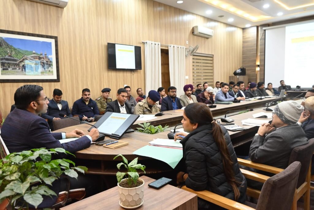 डीएम की अध्यक्षता में परियोजना समन्वय समिति की अहम बैठक, 10 विभागों के 85 प्रस्तावों पर मंथन