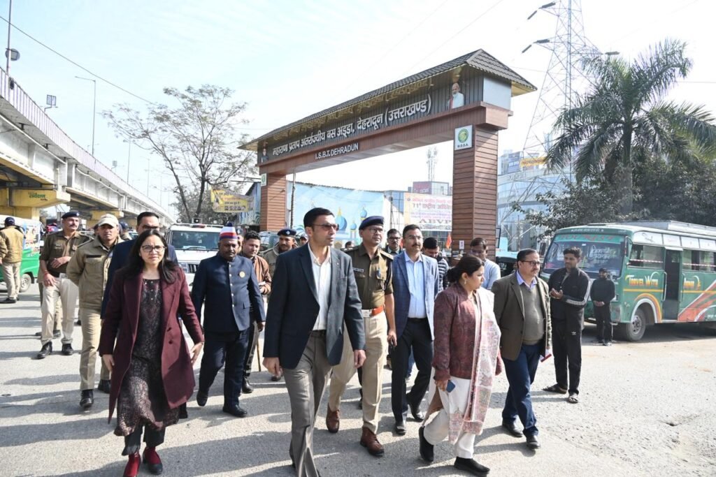 डीएम के हस्तक्षेप से सुधरेगी यातायात व्यवस्था: निकासी मार्ग पूरी तरह सुचारू करने के निर्देश