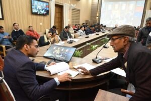 जिलाधिकारी जनदर्शन में 172 फरियादियों की समस्याएं सुनीं, दर्जनों मामलों का मौके पर ही किया निस्तारण