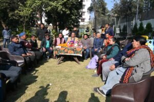 मंत्री गणेश जोशी ने कहा कि सरकार कर्मचारियों की समस्याओं के समाधान के लिए प्रतिबद्ध है