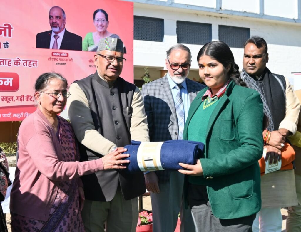 मंत्री गणेश जोशी ने विद्यालय में सभी मूलभूत सुविधाओं को सुदृढ़ करने का भरोसा भी दिलाया