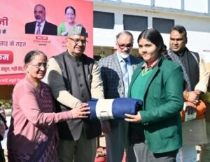 मंत्री गणेश जोशी ने विद्यालय में सभी मूलभूत सुविधाओं को सुदृढ़ करने का भरोसा भी दिलाया